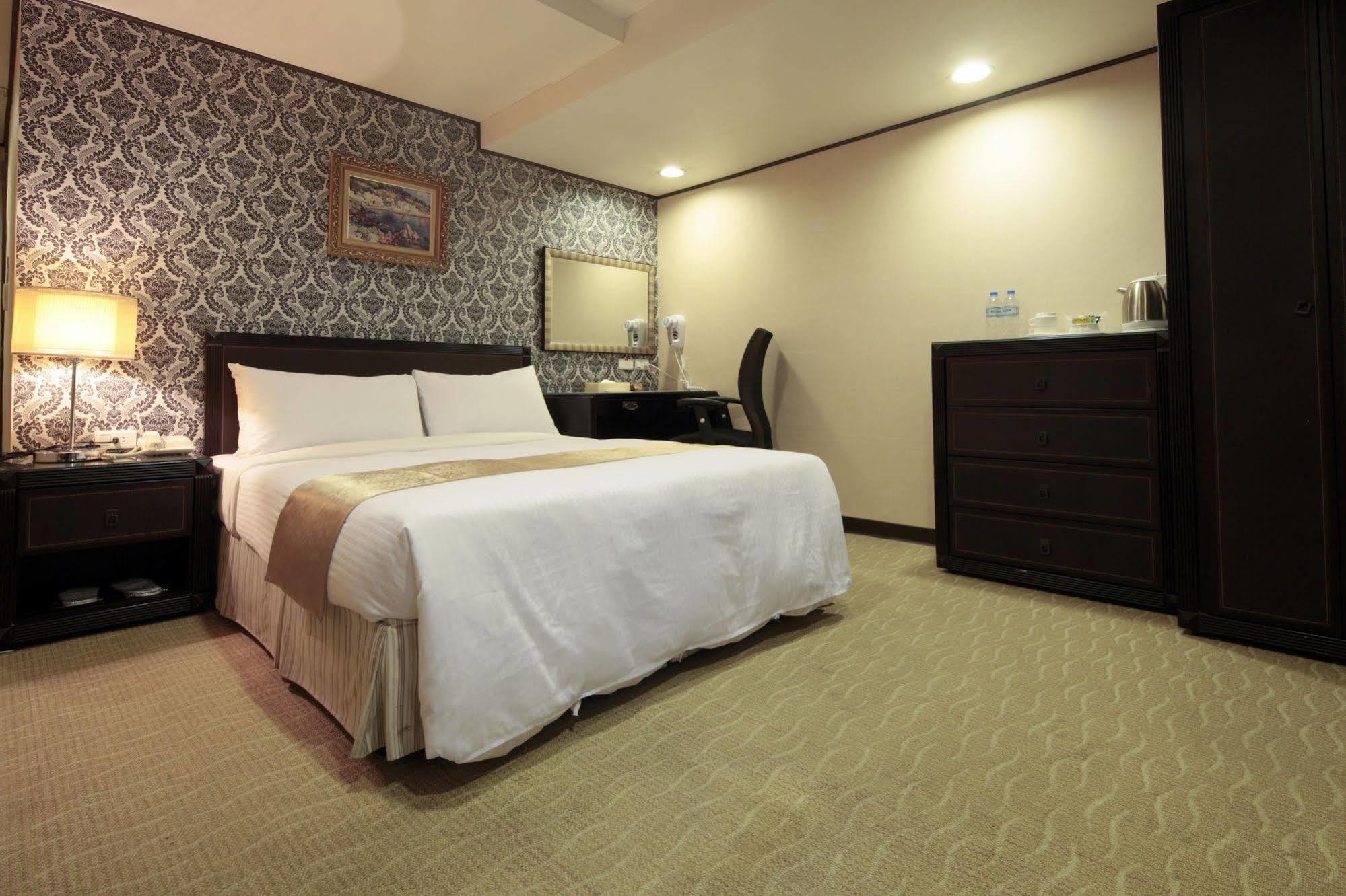 Lincoln Hotel Tainan Exterior foto