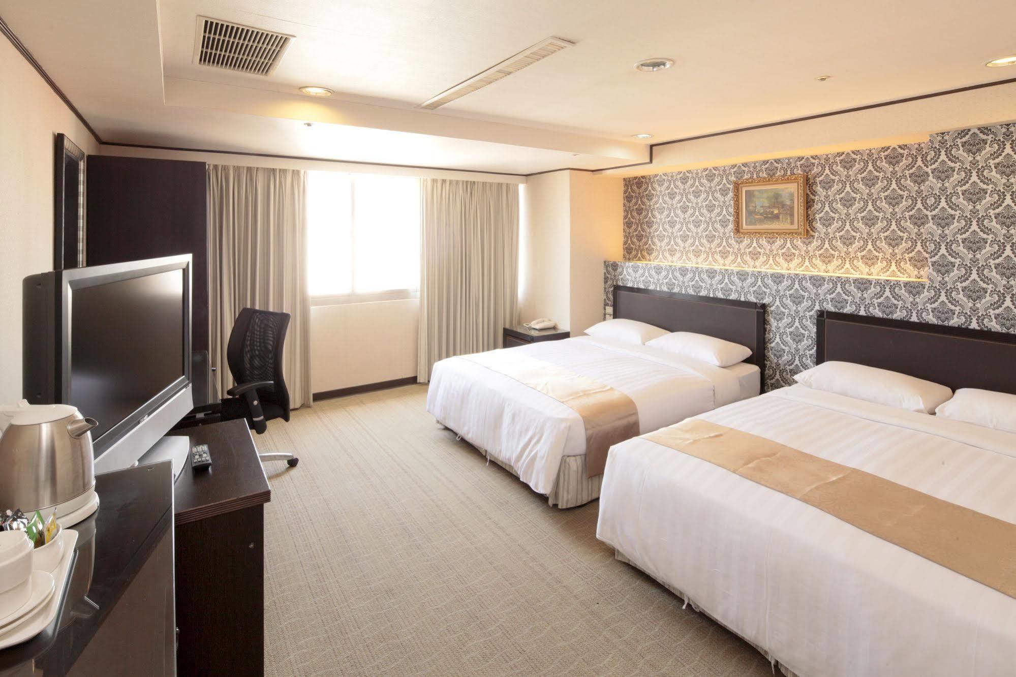 Lincoln Hotel Tainan Exterior foto