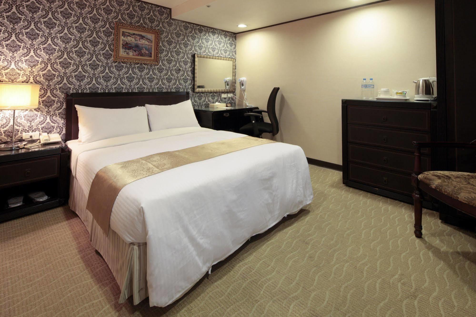 Lincoln Hotel Tainan Exterior foto